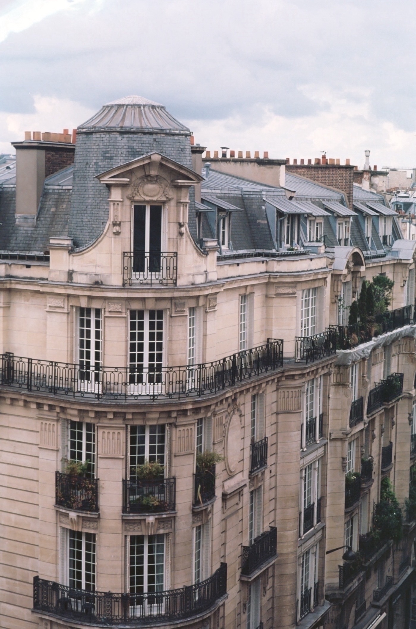 Photo taken with Leica Z2X in Paris by Josh Withers.